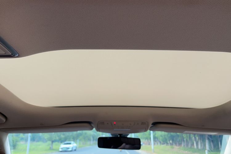 Used Mercedes-Benz E-Class 2023 Updated E 300 L Fashion Edition Headliner