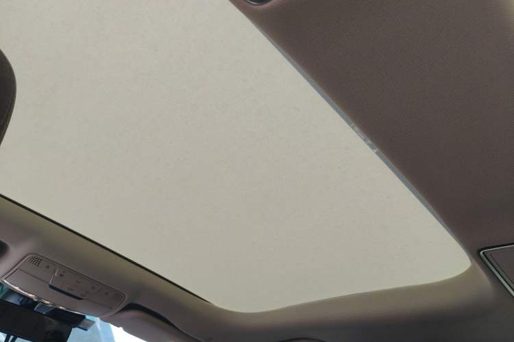 Used Mercedes-Benz E-Class 2023 Updated E 300 L Fashion Edition Headliner