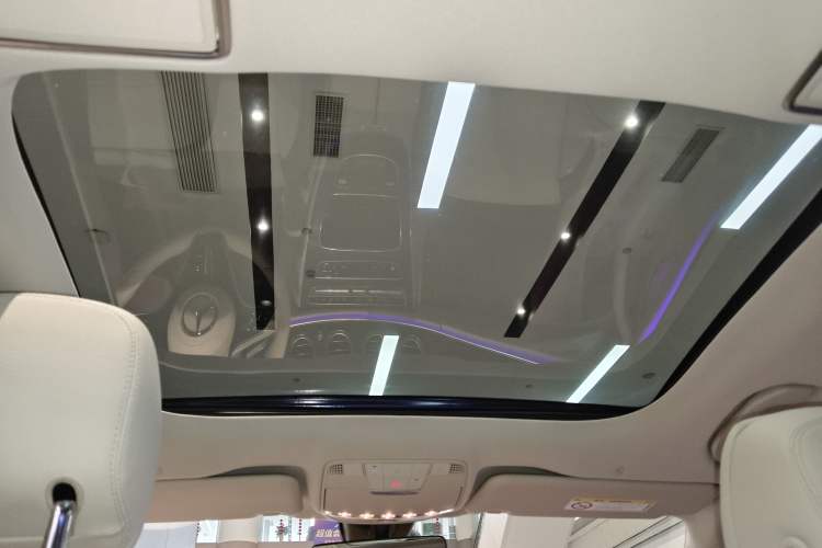 Used Mercedes-Benz E-Class 2023 Updated E 300 L Fashion Edition Headliner