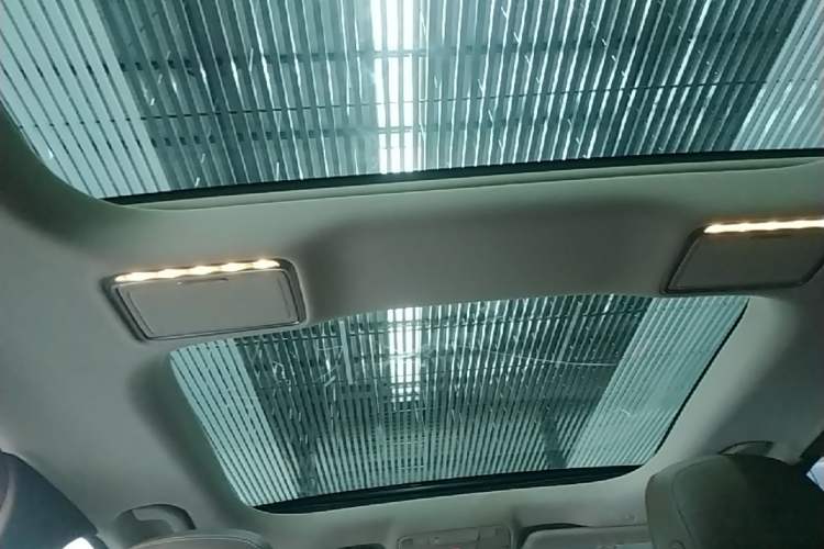 Used Mercedes-Benz E-Class 2023 Updated E 300 L Luxury Edition Headliner