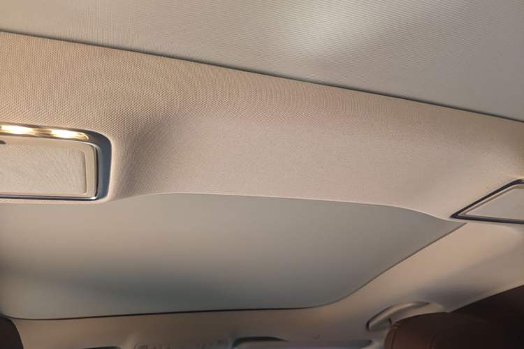 Used Mercedes-Benz E-Class 2023 Updated E 300 L Fashion Edition Headliner
