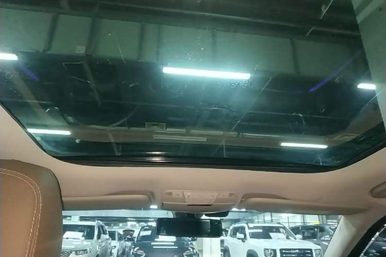 Used Mercedes-Benz E-Class 2023 Updated E 300 L Luxury Edition Headliner