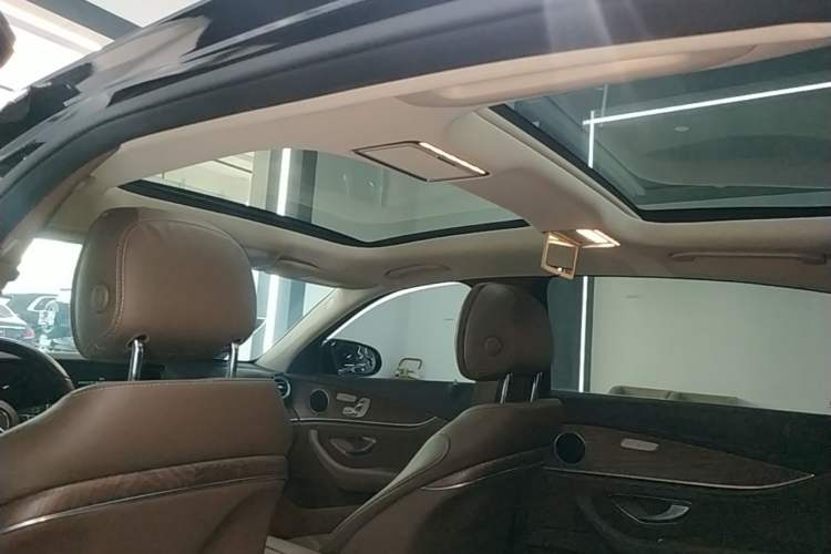 Used Mercedes-Benz E-Class 2023 Updated E 300 L Fashion Edition Headliner