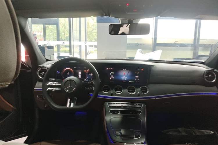 Used Mercedes-Benz E-Class 2023 E 300 L Sport Luxury Edition Headliner