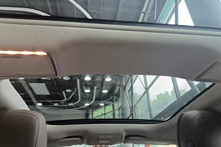 Used Mercedes-Benz E-Class 2023 Updated E 300 L Luxury Edition Headliner