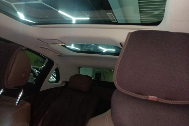 Used Mercedes-Benz E-Class 2023 Updated E 300 L Luxury Edition Headliner