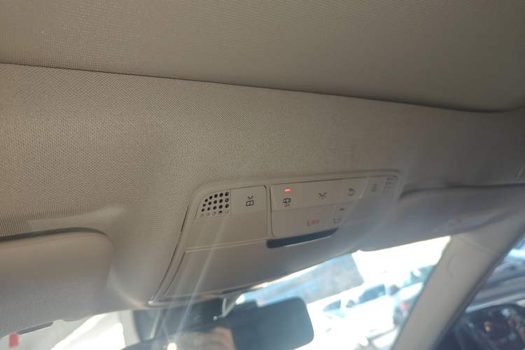 Used Mercedes-Benz E-Class 2023 Updated E 300 L Fashion Edition Headliner