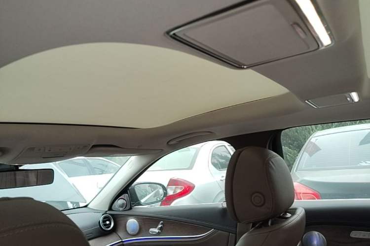Used Mercedes-Benz E-Class 2023 Facelift E 260 L Headliner