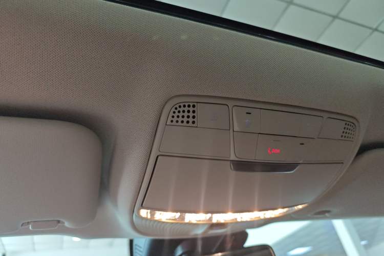 Used Mercedes-Benz E-Class 2023 Updated E 300 L Fashion Edition Headliner