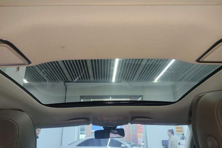 Used Mercedes-Benz E-Class 2023 Updated E 300 L Fashion Edition Headliner