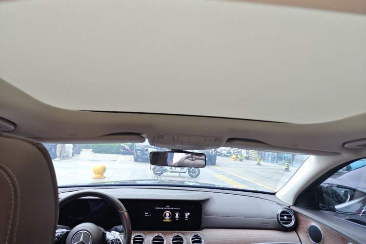 Used Mercedes-Benz E-Class 2023 E 260 L Headliner
