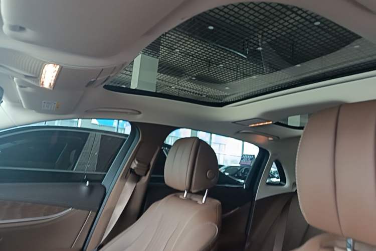 Used Mercedes-Benz E-Class 2023 Updated E 300 L Fashion Edition Headliner