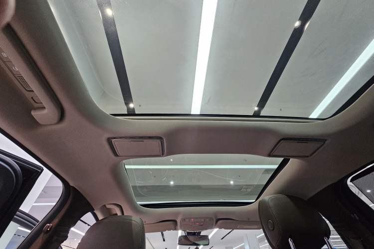 Used Mercedes-Benz E-Class 2023 Updated E 300 L Luxury Edition Headliner