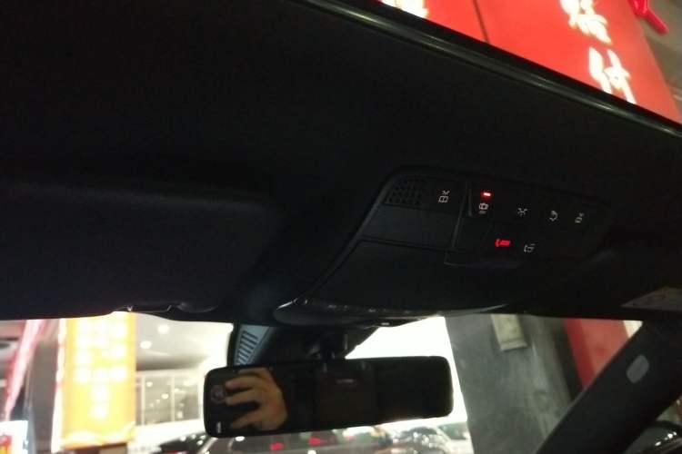 Used Mercedes-Benz E-Class 2023 Restyled E 300 L Sport Luxury Edition Headliner