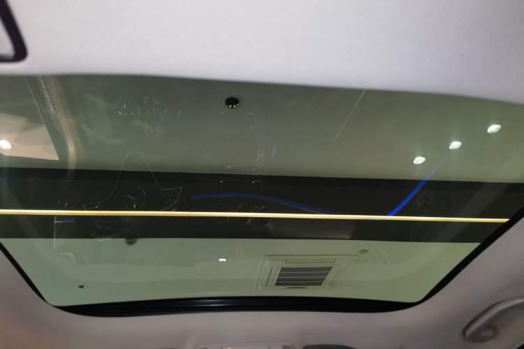 Used Mercedes-Benz E-Class 2023 Updated E 300 L Fashion Edition Headliner
