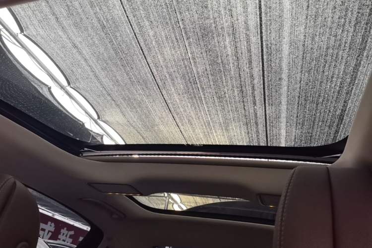 Used Mercedes-Benz E-Class 2023 Updated E 300 L Fashion Edition Headliner