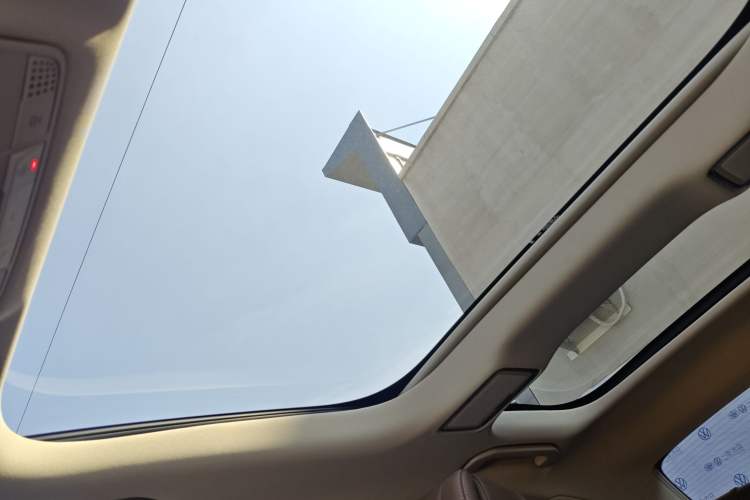 Used Mercedes-Benz E-Class 2023 Updated E 300 L Luxury Edition Headliner