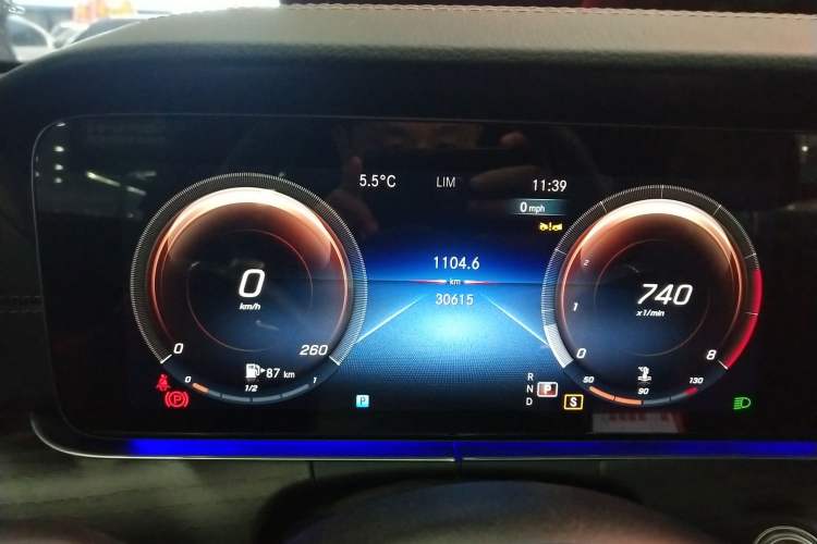 Used Mercedes-Benz E-Class 2023 Restyled E 300 L Sport Luxury Edition Instrument Cluster
