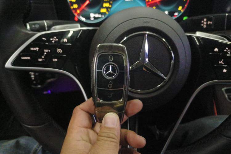 Used Mercedes-Benz E-Class 2023 Updated E 300 L Luxury Edition Interior 1