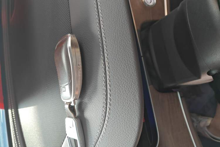 Used Mercedes-Benz E-Class 2023 Updated E 300 L Fashion Edition Interior 1