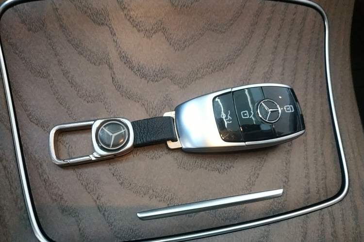 Used Mercedes-Benz E-Class 2023 Updated E 300 L Fashion Edition Interior 1
