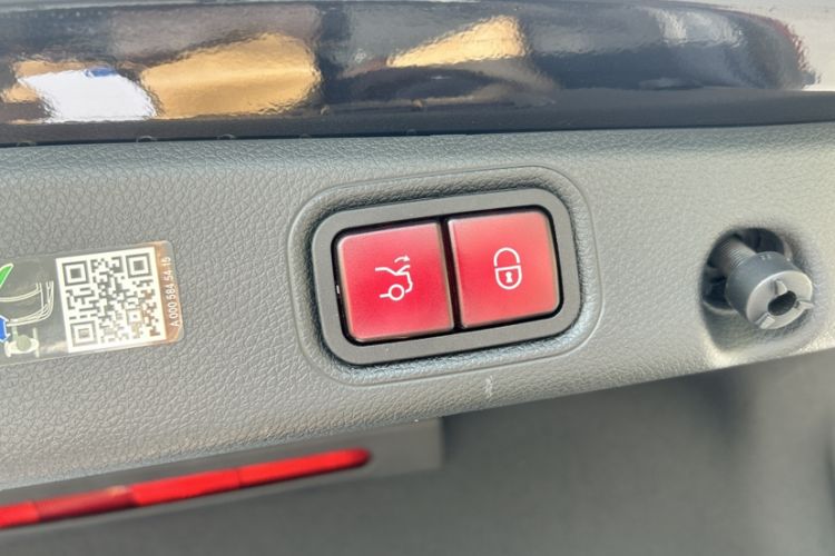 Used Mercedes-Benz E-Class 2023 E 300 L Sport Luxury Edition Interior 1