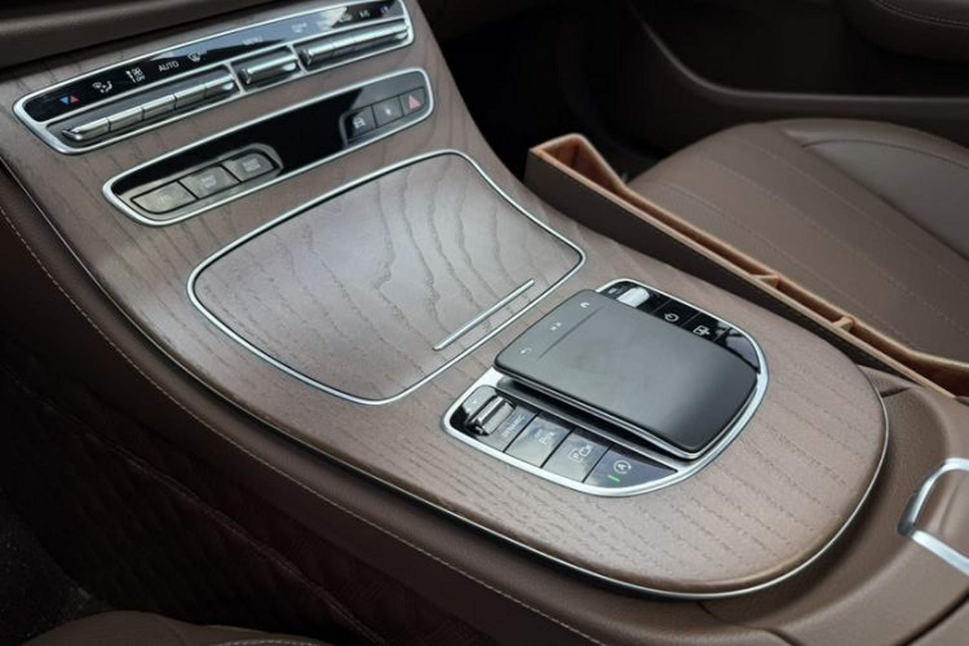 Used Mercedes-Benz E-Class 2023 E 300 L Luxury Model Interior 1