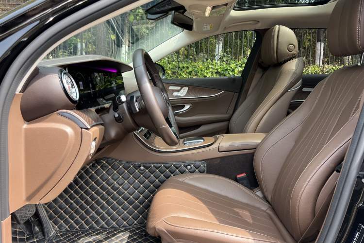 Used Mercedes-Benz E-Class 2023 Updated E 300 L Fashion Edition Interior 1