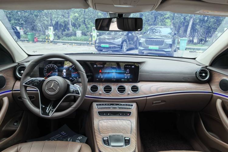 Used Mercedes-Benz E-Class 2023 Updated E 300 L Fashion Edition Interior 1