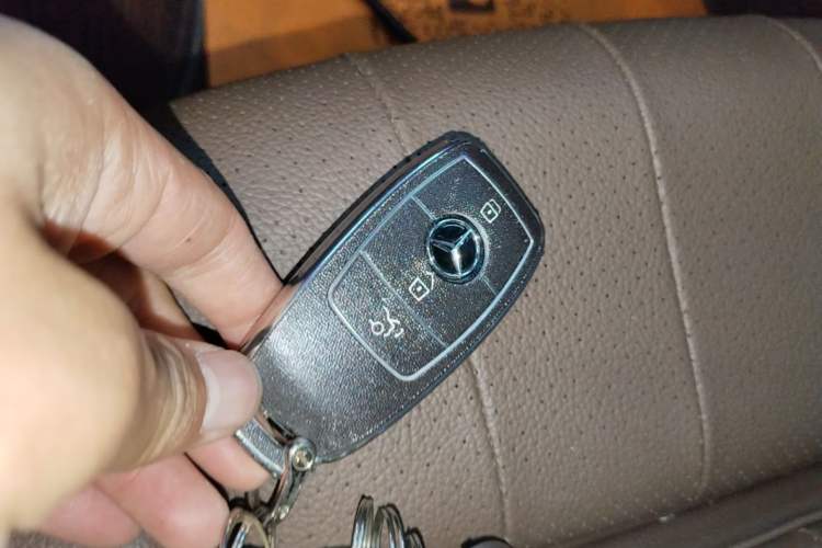 Used Mercedes-Benz E-Class 2023 Facelift E 260 L Interior 1
