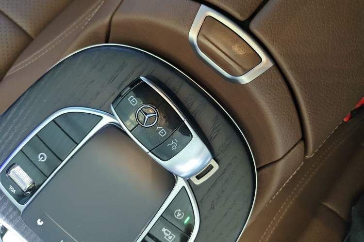 Used Mercedes-Benz E-Class 2023 Restyled E 300 L Sporty and Stylish Edition Interior 1