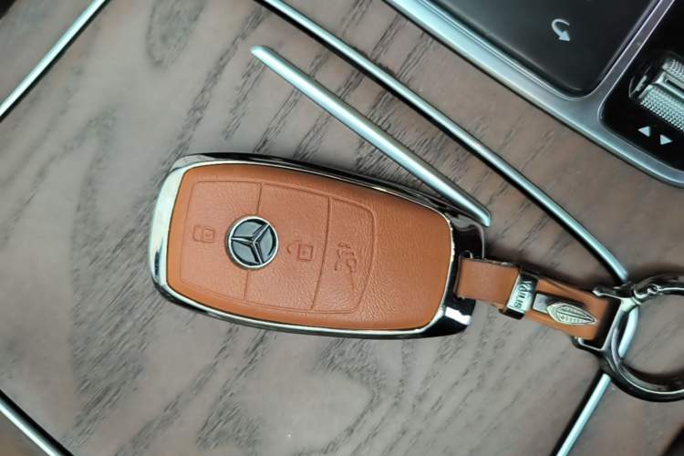 Used Mercedes-Benz E-Class 2023 Facelift E 260 L Interior 1