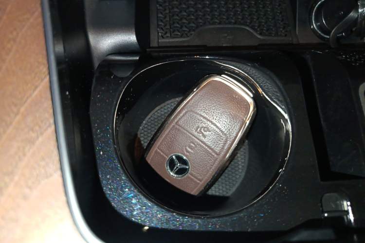 Used Mercedes-Benz E-Class 2023 Updated E 300 L Fashion Edition Interior 1