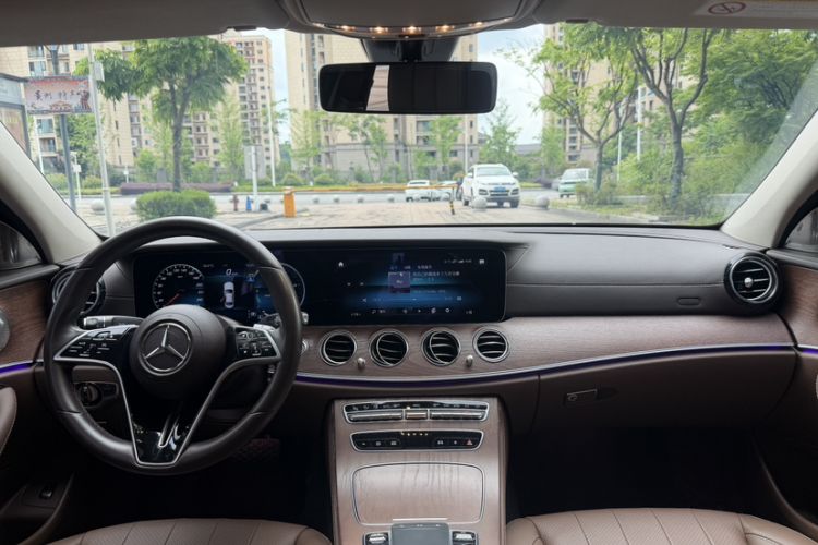 Used Mercedes-Benz E-Class 2023 Updated E 300 L Fashion Edition Interior 1