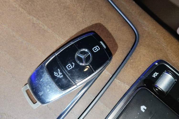 Used Mercedes-Benz E-Class 2023 Updated E 300 L Luxury Edition Interior 1