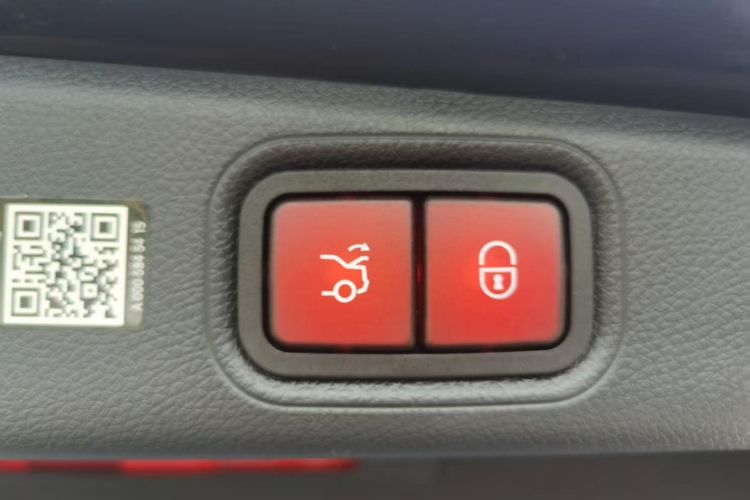 Used Mercedes-Benz E-Class 2023 Updated E 300 L Fashion Edition Interior 1