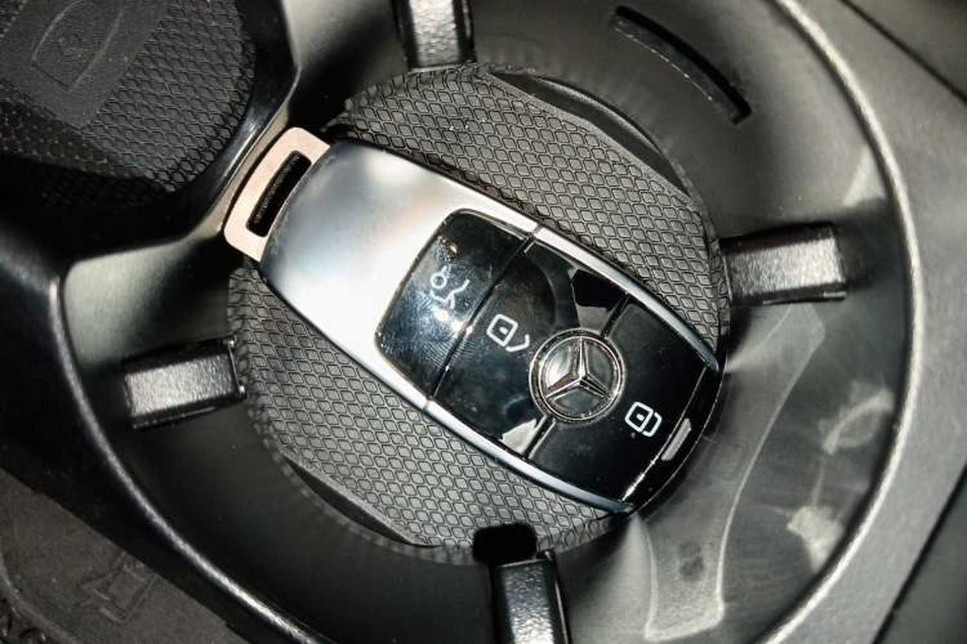 Used Mercedes-Benz E-Class 2023 Updated E 300 L Luxury Edition Interior 1