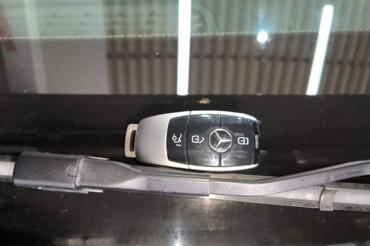 Used Mercedes-Benz E-Class 2023 E 260 L Interior 1