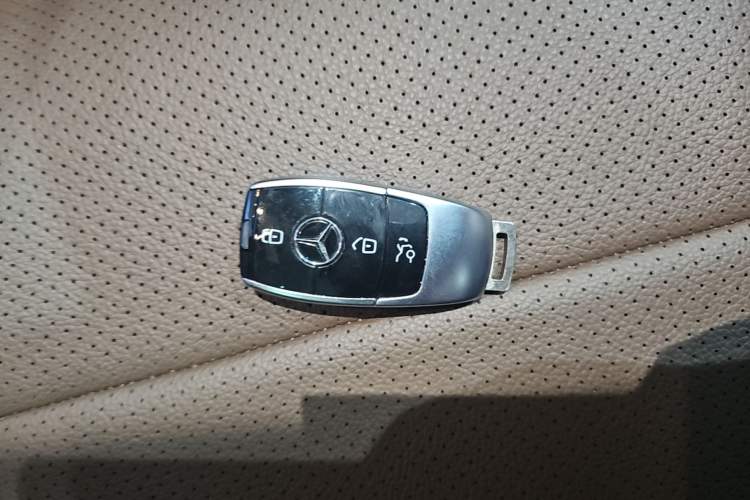 Used Mercedes-Benz E-Class 2023 E 300 L Sport Luxury Edition Interior 1
