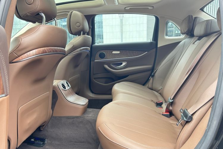 Used Mercedes-Benz E-Class 2023 Updated E 300 L Fashion Edition Interior 1