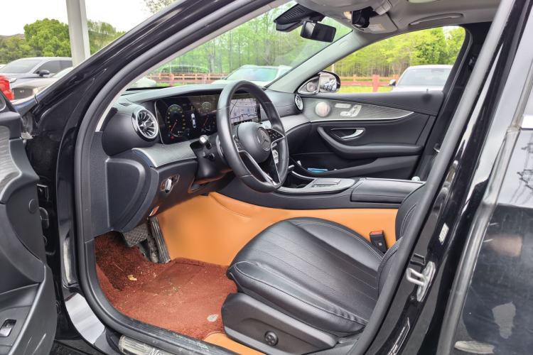Used Mercedes-Benz E-Class 2023 Updated E 300 L Fashion Edition Interior 1