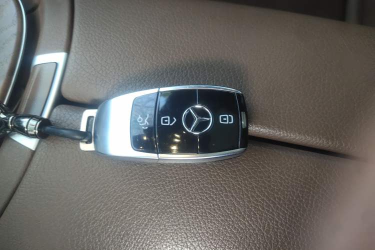 Used Mercedes-Benz E-Class 2023 Updated E 300 L Luxury Edition Interior 1