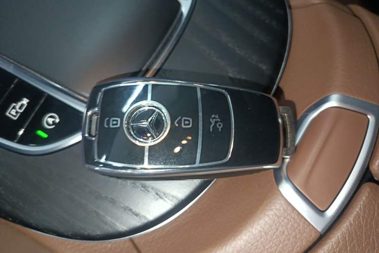 Used Mercedes-Benz E-Class 2023 Restyled E 300 L Sporty and Stylish Edition Interior 1