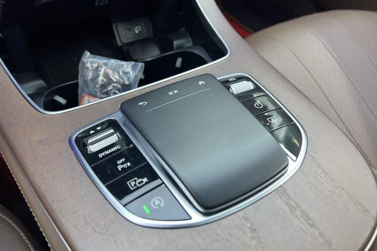Used Mercedes-Benz E-Class 2023 E 300 L Luxury Model Interior 1