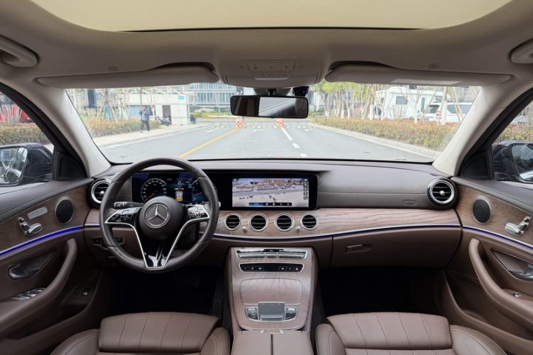 Used Mercedes-Benz E-Class 2023 Facelift E 260 L Interior 1