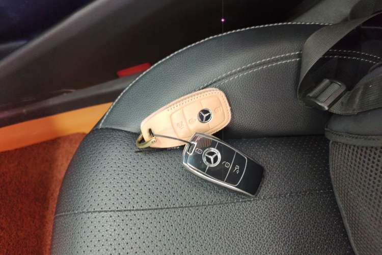 Used Mercedes-Benz E-Class 2023 Updated E 300 L Fashion Edition Interior 1