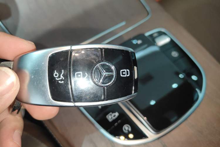 Used Mercedes-Benz E-Class 2023 Updated E 300 L Fashion Edition Interior 1