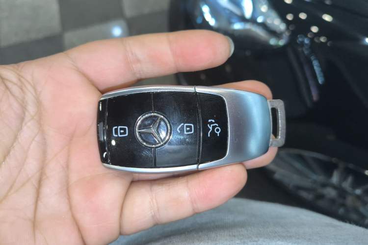 Used Mercedes-Benz E-Class 2023 Facelift E 260 L Interior 1