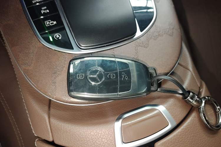 Used Mercedes-Benz E-Class 2023 Updated E 300 L Fashion Edition Interior 1