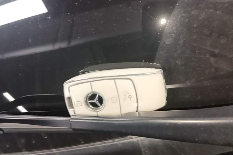 Used Mercedes-Benz E-Class 2023 E 260 L Interior 1